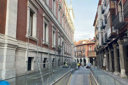 Obras en la Casa Consistorial de Valladolid desde la calle Manzana - E.M.