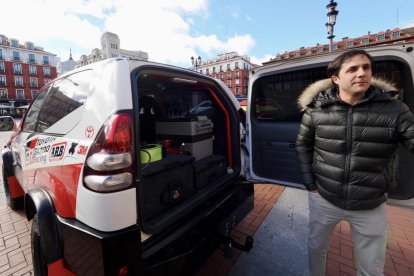 Presentación del Rally solidario Valladolid-Marruecos organizado por Roberto Carranza. -PHOTOGENIC