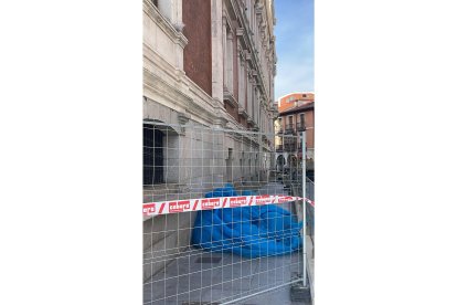 Obras en la Casa Consistorial de Valladolid desde la calle Manzana - E.M.