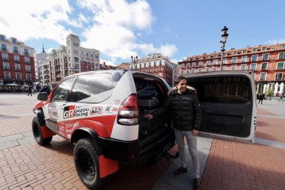 Presentación del Rally solidario Valladolid-Marruecos organizado por Roberto Carranza. -PHOTOGENIC