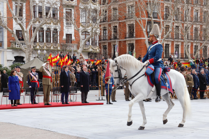El rey preside el acto por el 375 aniversario del Regimiento de Caballería ‘Farnesio’ 12. Miriam Chacón / ICAL .
