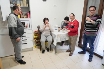 Usuarios de la casa tutelada de Nava del Rey - J.M. LOSTAU