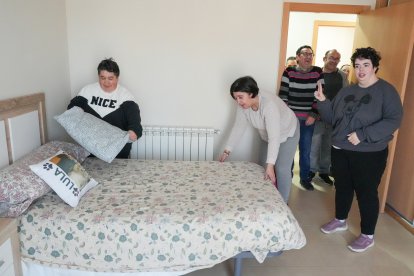 Usuarios de la casa tutelada de Nava del Rey - J.M. LOSTAU