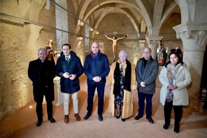 Julio García, gerente de la Fundación Las Edades del Hombre, y el presidente de la Diputación de Valladolid, Conrado Íscar, presentan las obras de la provincia restauradas durante 2023. Rubén Cacho / ICAL.