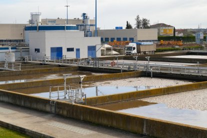 Depuradora de aguas residuales en el Camino Viejo de Simancas (EDAR). -J.M.LOSTAU