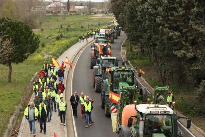 Tractorada en Valladolid. Marcha a pie y en tractor por la ciudad.-PHOTOGENIC