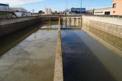 Depuradora de aguas residuales en el Camino Viejo de Simancas (EDAR). -J.M.LOSTAU