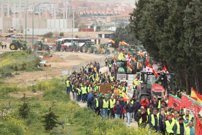 Tractorada en Valladolid. Marcha a pie y en tractor por la ciudad.-PHOTOGENIC