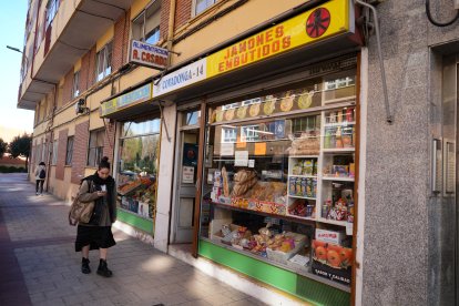 Frutería Covadonga ubicada en la calle Covadonga de Valladolid. - J.M. LOSTAU
