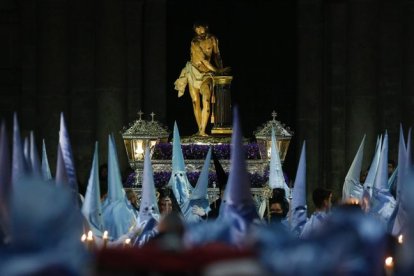 Procesión de la Peregrinación de la Promesa con el paso 'El Señor atado a la columna'