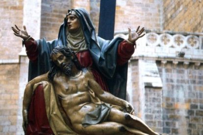 Procesión de la Piedad con el paso 'La Quinta Angustia'