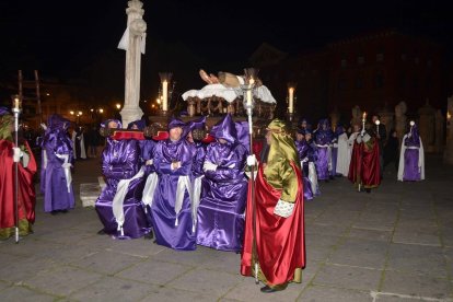 Procesión Titular de la Cofradía El Descendimiento y Santo Cristo de la Buena Muerte 'Cristo al Humilladero' con el paso 'Cristo Yacente'