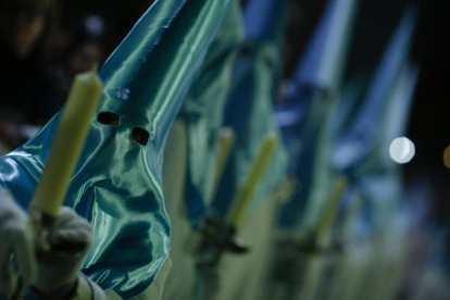 Procesión de la Peregrinación de la Promesa con el paso 'El Señor atado a la columna' en una imagen de 2023