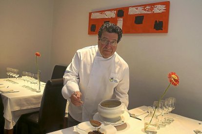 PALENCIA / REST. LA TRASERILLA Miguel Sánchez y su equipo mantiene desde hace 20 años una apuesta por el equilibrio entre la tradiciónm y la innovación en la cocina. Su casa, al pie del Puente Mayor y de la iglesia de San Miguel, ofrece una carta con platos de cuchara, ibéricos, chacinas de Villarramiel, carnes, verduras y hortalizas de la huerta palentina.