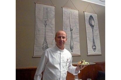 SEGOVIA / EL MARACAIBO El Maracaibo Casa Silvano es una apuesta por la alta cocina en tierra de asados. Óscar Hernando, director, cocinero y sumiller, diseña platos depurados, basados en la tradición, donde el producto nunca se enmascara. Su interés por la cocina empezó en la infancia, con su padre Soilvano, y se nota.