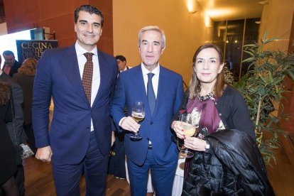 Santiago Campos, Julián Espegel y Teresa Hervella.