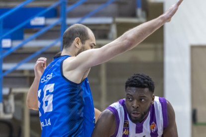 Encuentro entre el UEMC Real Valladolid y Melilla