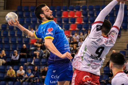 Acción del encuentro entre el Balonmano Logroño y el Recoletas Atlético Valladolid