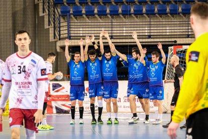 Acción del encuentro entre el Balonmano Logroño y el Recoletas Atlético Valladolid