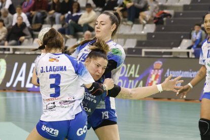 Encuentro de Liga Guerreras entre el Bera Bera y el Caja Rural Aula