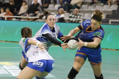 Encuentro de Liga Guerreras entre el Bera Bera y el Caja Rural Aula