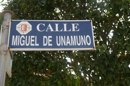 Cartel que indica la calle Miguel de Unamuno en Valladolid