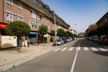 Aceras amplias para peatones en la calle Miguel de Unamuno en Valladolid