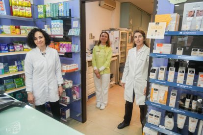 Personal de la farmacia Covaresa de la calle Miguel de Unamuno de Valladolid
