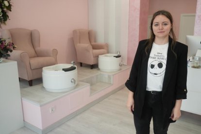 Dueña del centro de estética Saskia Dreams Nails de la calle Miguel de Unamuno en Valladolid