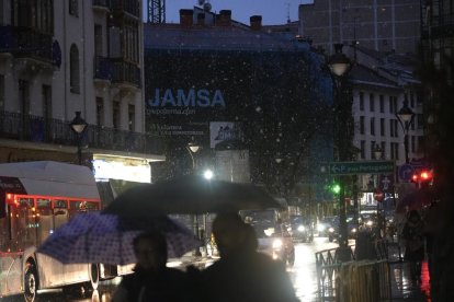 Nieve en el centro durante el Martes Santo