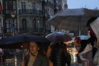 Nieve en el centro durante el Martes Santo