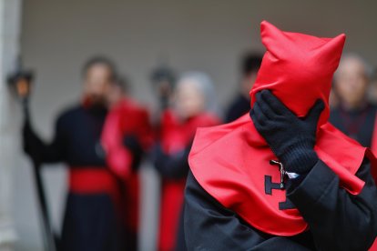 Ofrenda floral en el claustro del Palacio de Santa Cruz, 2024.