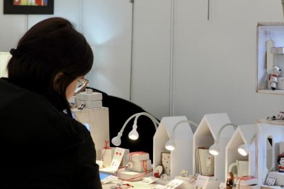 Mercado de artesanía en la acera de Recoletos