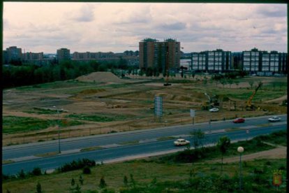 Solar donde se empezaba a construir el Palero y edificios de viviendas en el barrio Arturo Eyries en 1994