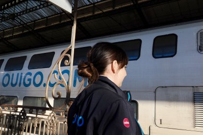 Salida de primer Ouigo desde la estación de Campo Grande de Valladolid.