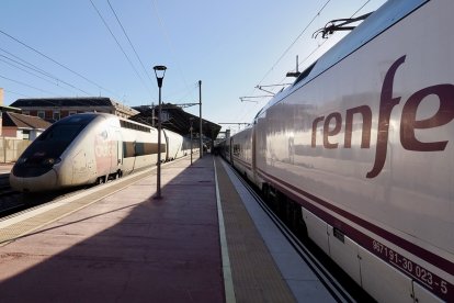 Salida de primer Ouigo desde la estación de Campo Grande de Valladolid.