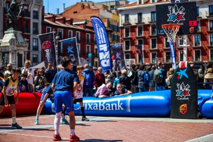 3x3 Plaza Caixabank 2024 en su primera parada y posta en la Plaza Mayor de Valladolid.