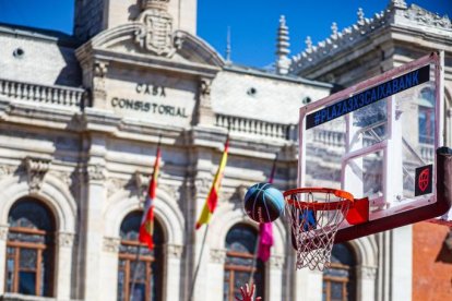 3x3 Plaza Caixabank 2024 en su primera parada y posta en la Plaza Mayor de Valladolid.
