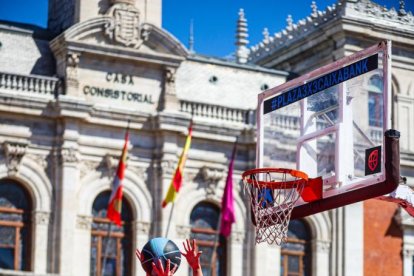 3x3 Plaza Caixabank 2024 en su primera parada y posta en la Plaza Mayor de Valladolid.