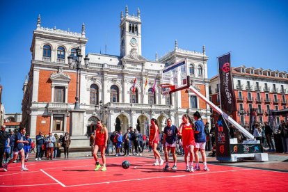 3x3 Plaza Caixabank 2024 en su primera parada y posta en la Plaza Mayor de Valladolid.