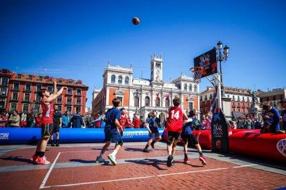 3x3 Plaza Caixabank 2024 en su primera parada y posta en la Plaza Mayor de Valladolid.