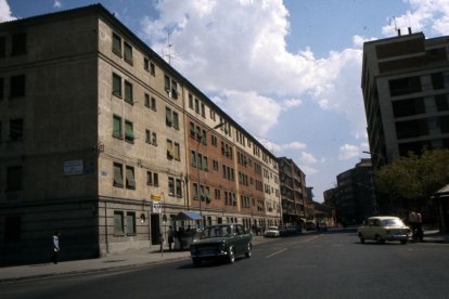 Pavimentación de la calle Alamillos hacia la calle Huelgas en 1980