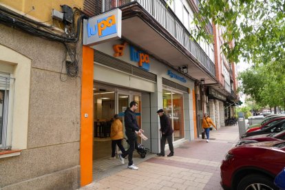 Imagen de un supermercado Lupa en la calle de los Alamillos de Valladolid