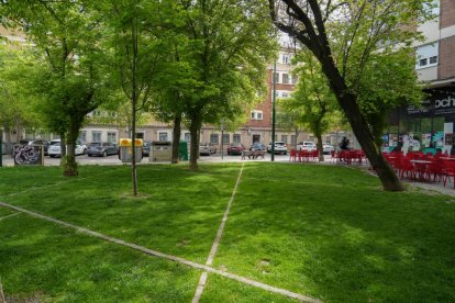 Zona verde en la calle de los Alamillos en Valladolid