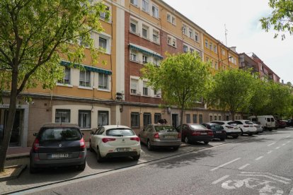 Zona de aparcamiento en la calle de los Alamillos de Valladolid
