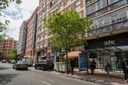 Parada de autobús en la calle de los Alamillos en Valladolid