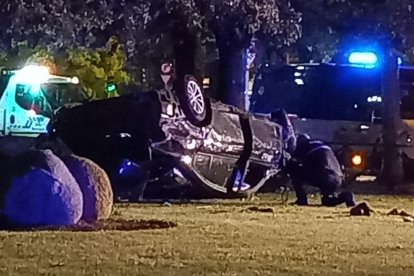 Vuelco de un turismo en Vallsur
