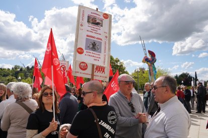 Concentración para denunciar la actuación de la Junta con el centro Zambrana