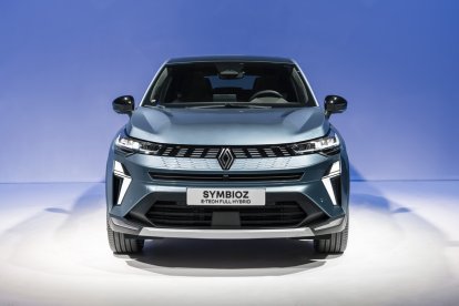 Vista frontal del Symbioz E-Tech full hybrid.