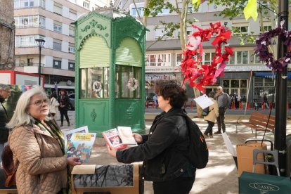 Fiesta inaugural del kiosko Atelier en la plaza del Caño Argales.